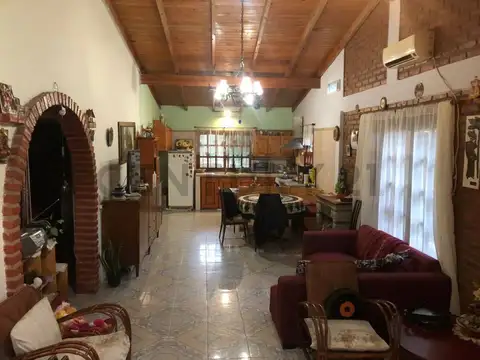 Casa en Venta con 2 cocheras