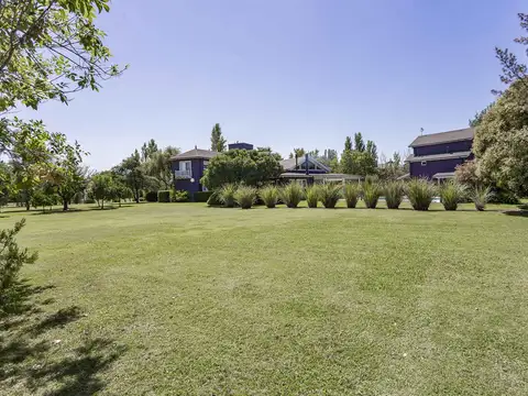 Casa 7 ambientes con 6 baños