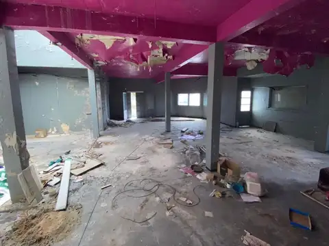 Local en primer piso de 250m2