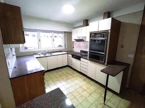 Departamento 6 ambientes con 3 baños