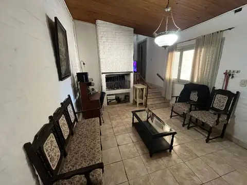 Casa 5 ambientes con 2 baños