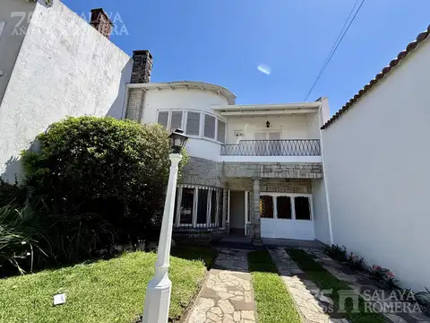 Casa en alquiler 6 ambientes con jardin y pileta