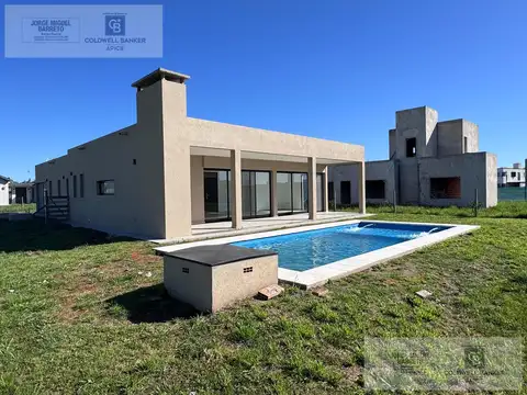 Casa 4 ambientes con 2 baños