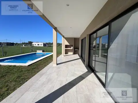 Casa en Venta con 3 cocheras