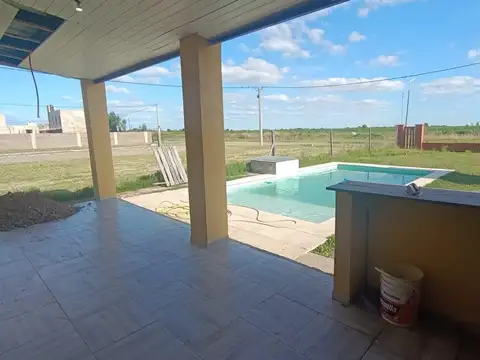 Casa en Venta con Pileta- Altos de Piñero- Rosario