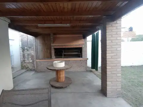 Casa Juan XXIII 785 Entre Ameghino y Perú