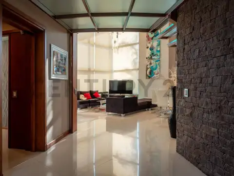 Casa 5 ambientes con 4 baños
