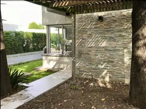 Depto Tipo Casa en Venta en Manuel B Gonnet, USD 145.000