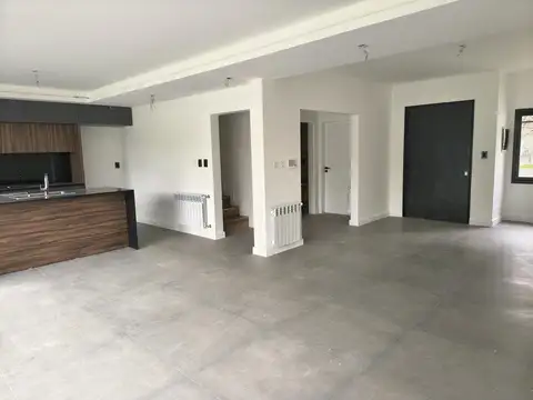 Casa 5 ambientes con 3 baños