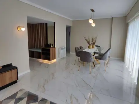 Departamento 4 ambientes a la calle con cochera