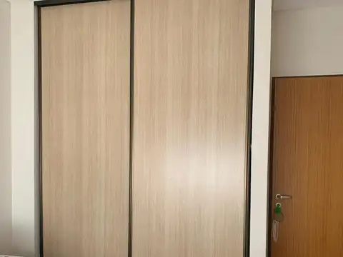 DEPARTAMENTO DOS AMBIENTES CON COCHERA CUBIERTA