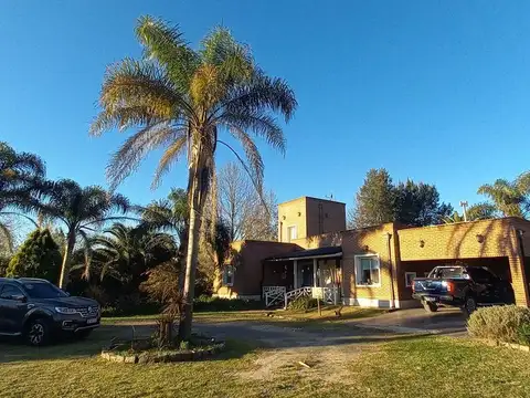 CASA VENTA 4 DORMITORIOS PISCINA CAMPOS DE ROCA 1