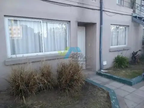 Venta Dept. 3 Amb Amplios Con Patio Y Parrilla. Cochera Subterránea Y Piscina Común.