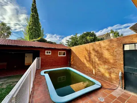 Casa 4 ambientes con 2 baños