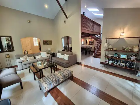 Casa en venta 4 dormitorios Punta Chica