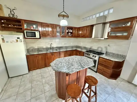 Casa en Venta en Barrio Parque Leloir, USD 125.000