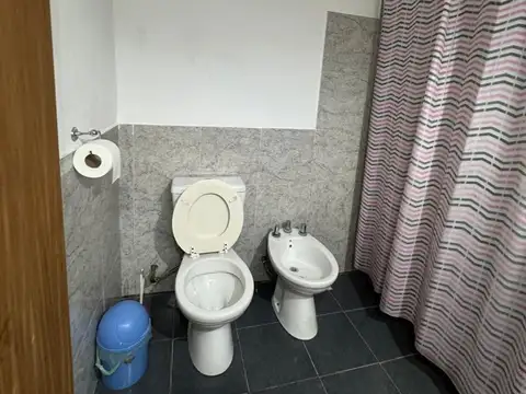 CASA Y DEPTO IDEAL 2 FLIAS EN VENTA EN ESCALADA