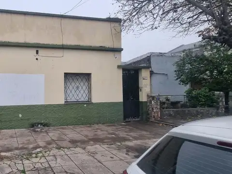 En Venta en Martin Coronado Casa Al Frente de 3 Ambientes a Remodelar con Patio y Terraza F: 9969