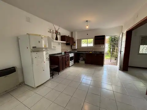 Casa 5 ambientes con 2 baños