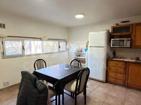 VENTA CASA + MONOAMBIENTE EN CENTENARIO