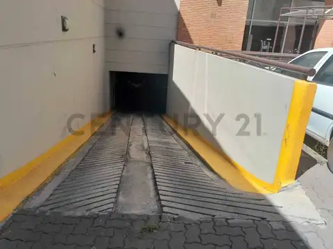 VENTA COCHERA CERRADA + BAULERA  – BILLINGHURST 1023