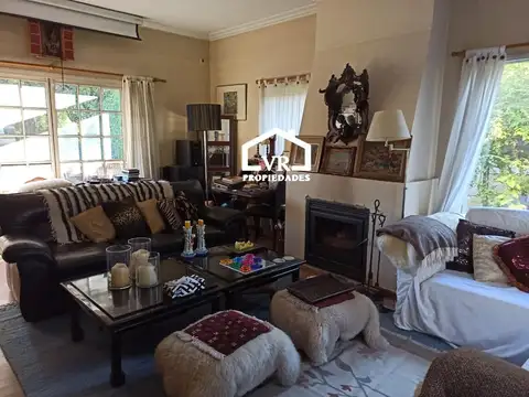 Casa 7 ambientes con 2 baños