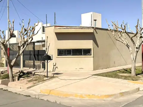 VENTA CASA CON PILETA ALTO SARMIENTO LAS HERAS