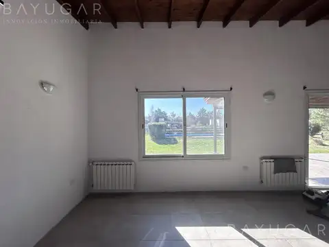 Casa en Alquiler con 5 cocheras
