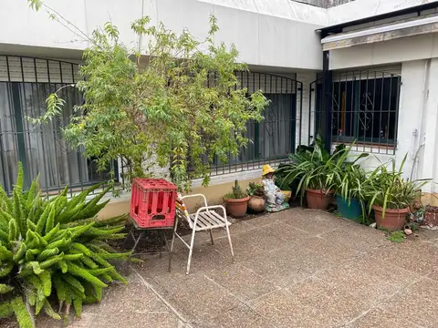 *CASA EN P.B DE 3 AMB. PARA USO COMERCIAL  *COCHERA PASANTE Y PATIO