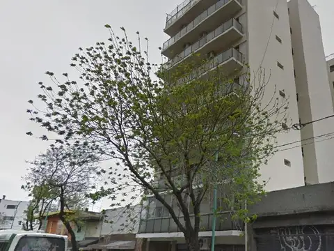 Barracas: 83mts con Balcón al frente y Patio Vieytes 1300 entre California y Alvarado