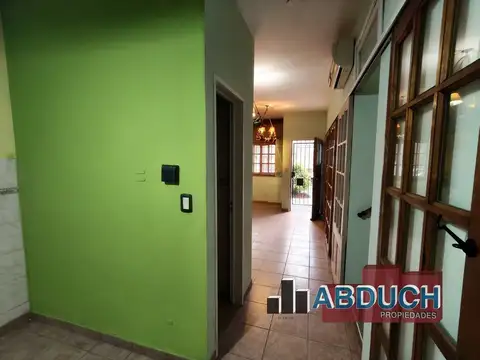 Casa en Alquiler con 1 cochera