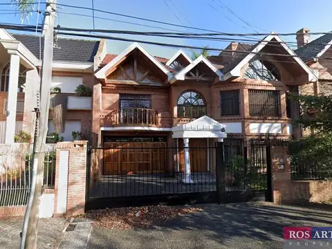 Casa en alquiler c/ cochera en Acassuso