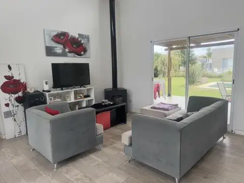Casa en Venta en La Pista, USD 189.000