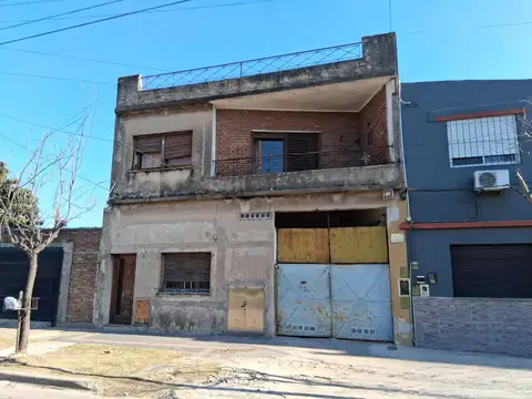 CASA DE 3 AMBIENTES EN PLANTA ALTA CON GALPON DE 260M2