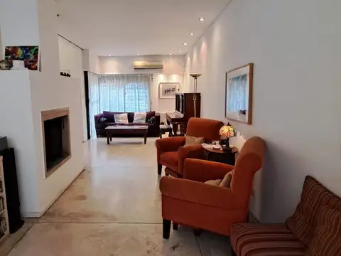 Casa 5 ambientes con 3 baños