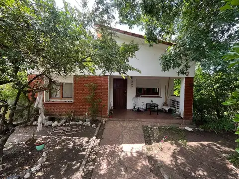 VENTA CASA TANTI 3 DORMITORIOS CON GRAN TERRENO