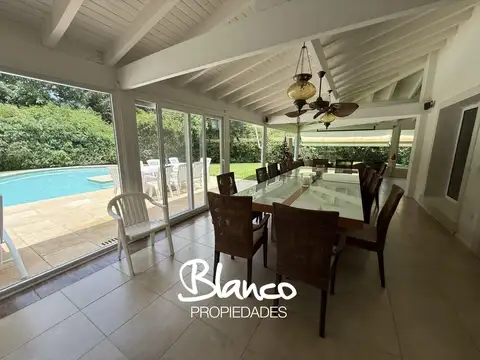 Casa 5 ambientes con 3 baños