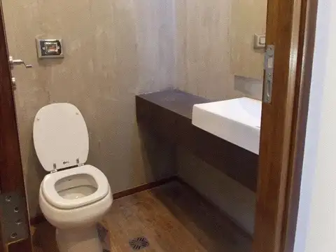 Casa en Alquiler con 1 cochera