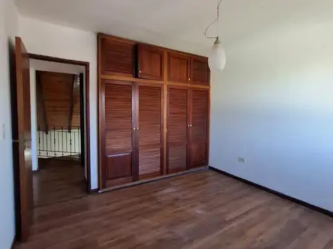 VENDO/ PERMUTO CASA DE 3 DORMITORIOS CON PILETA
