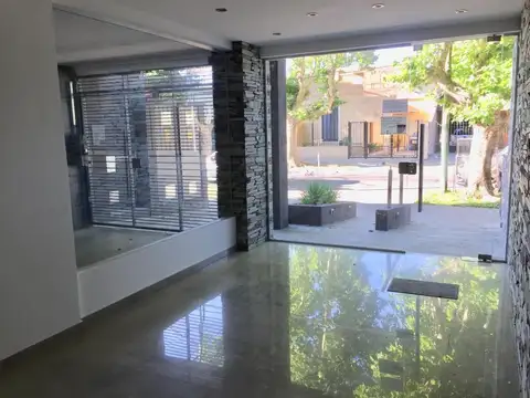 J Larrea 600, Piso PB