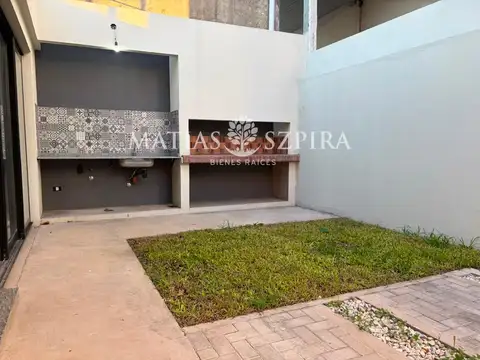 Casa en Alquiler con 1 cochera
