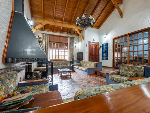 VENTA CASA 4 AMB. COCHERA PARQUE APTO CREDITO