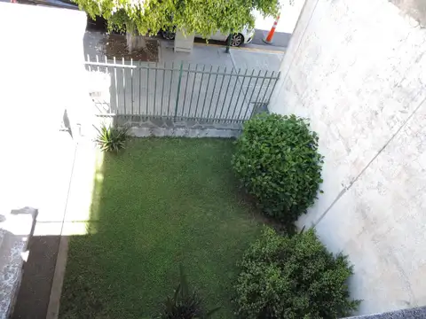 VENTA CASA A REFACCIONAR.TERRAZA, JARDIN Y FONDO. AGRONOMIA