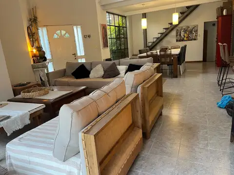 Lindísima Casa en Nautico Escobar 190m2 cub sobre 525m2 lote con pileta