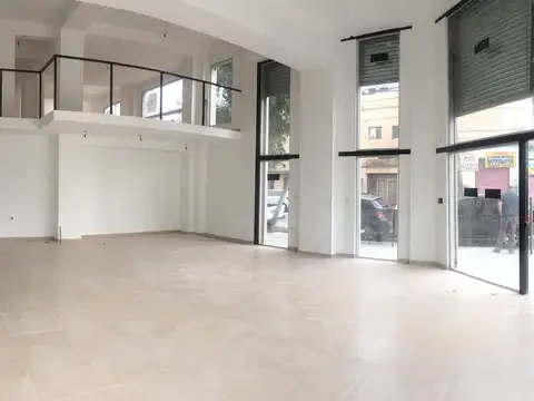 Local en Venta Via Púb.