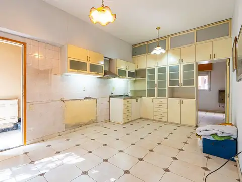 Casa 15 ambientes con 6 baños