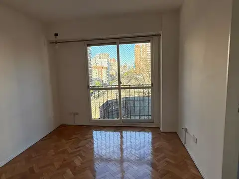 Departamento de 3 ambientes con balcón vista abierta  