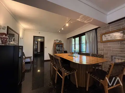 Casa 8 ambientes con 4 baños