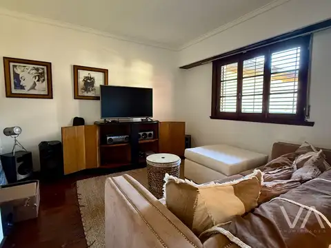 Casa en Venta con 3 cocheras
