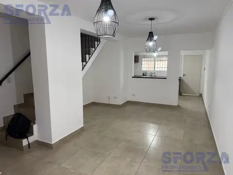 Depto Tipo Casa en Alquiler de 3 ambientes